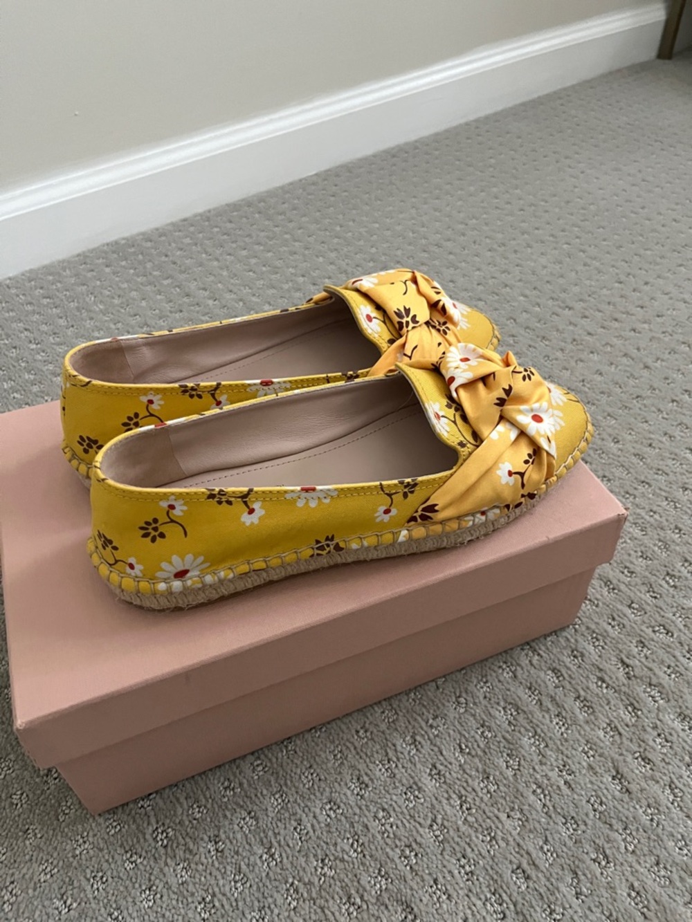Miu Miu Yellow Floral Knot Espadrille Loafers with Daisy Print - Picture 5 of 6